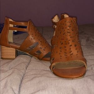 Brown small heel🤎